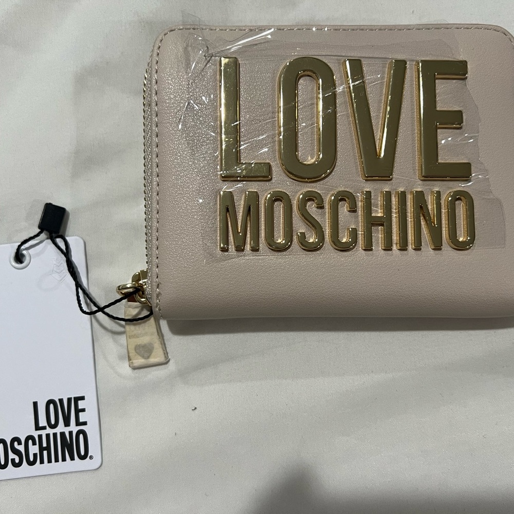 BRAND NEW LOVE MOSCHINO CREAM WALLET